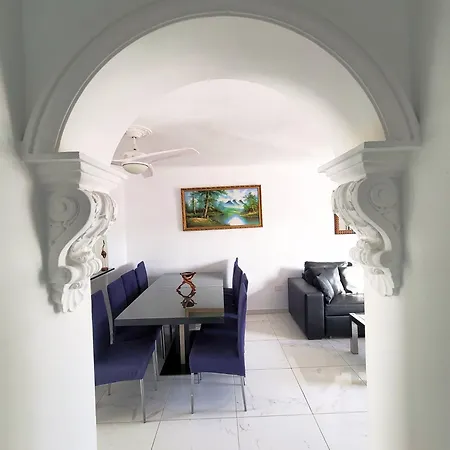 3 Bedroom Pool Front In 別荘 *