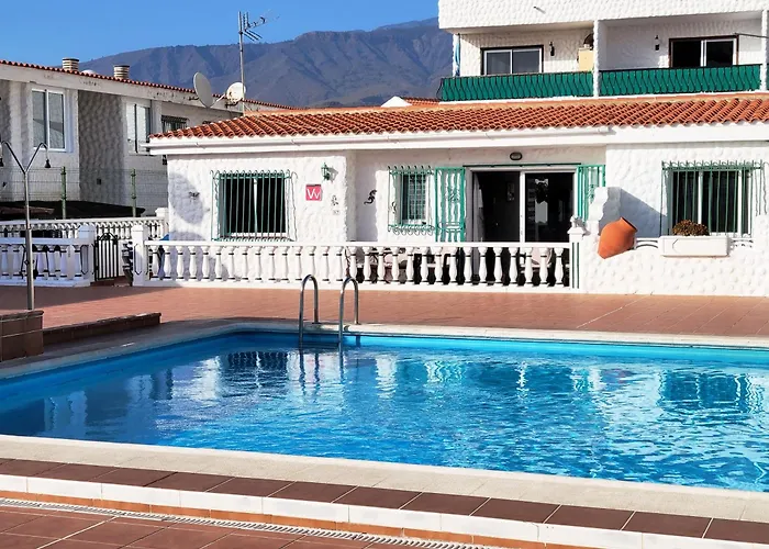 3 Bedroom Pool Front In 度假居