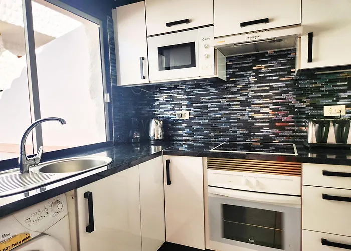 3 Bedroom Pool Front In 阿德耶